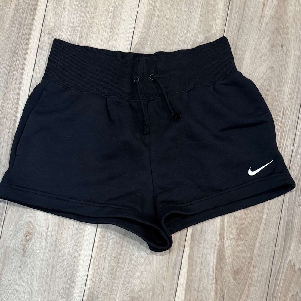 Nike Women's Sportswear Phoenix Fleece High-Waisted Shorts Sz Small